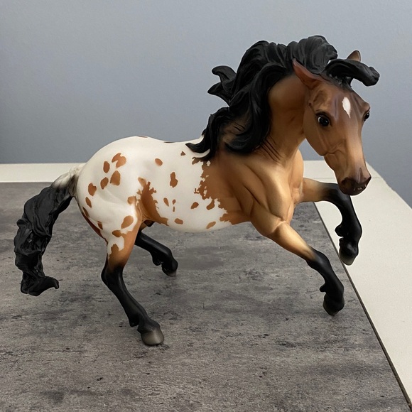 Breyer Toro 2016 Flagship Store Model Nokoto mold - Picture 1 of 15